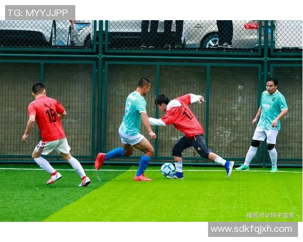 足球潇洒哥带你领略绿茵场上的风采与魅力，畅谈激情与梦想的足球人生