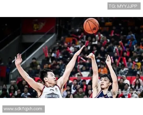 广东宏远与深圳新世纪激战正酣争夺CBA季后赛席位的关键之战 广东宏远与深圳新世纪激战正酣争夺CBA季后赛席位的关键之战